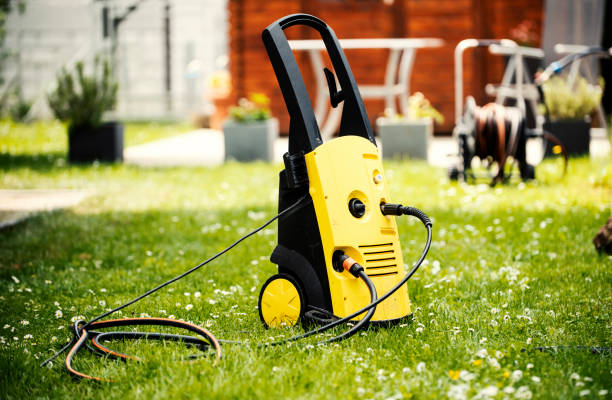 Best Animal Enclosure Cleaning  in Twin Lakes, VA